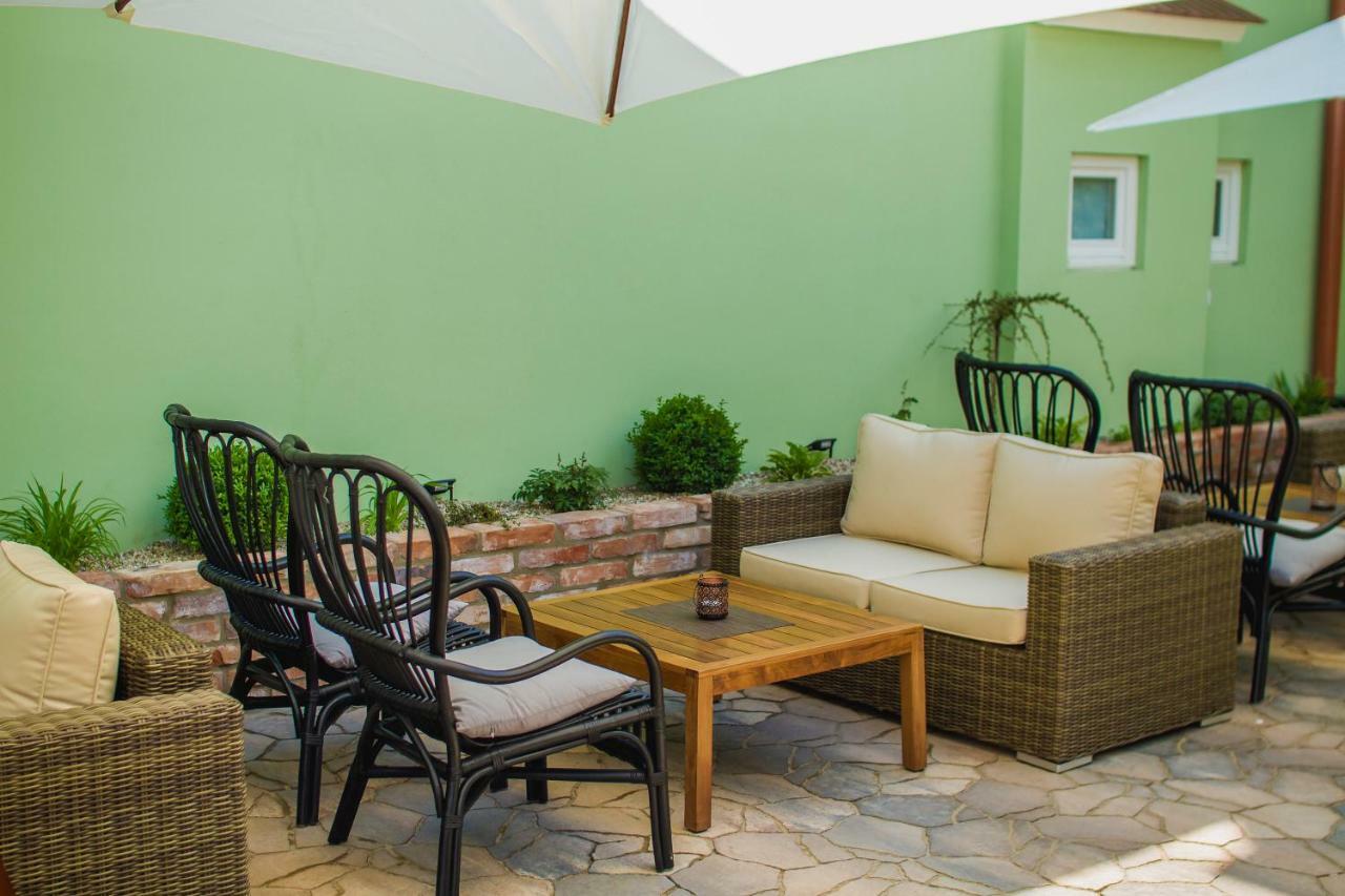 Penzión Kúria Nové Mesto nad Váhom Exterior foto