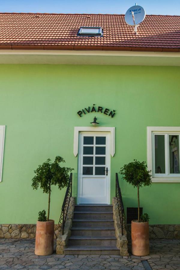Penzión Kúria Nové Mesto nad Váhom Exterior foto