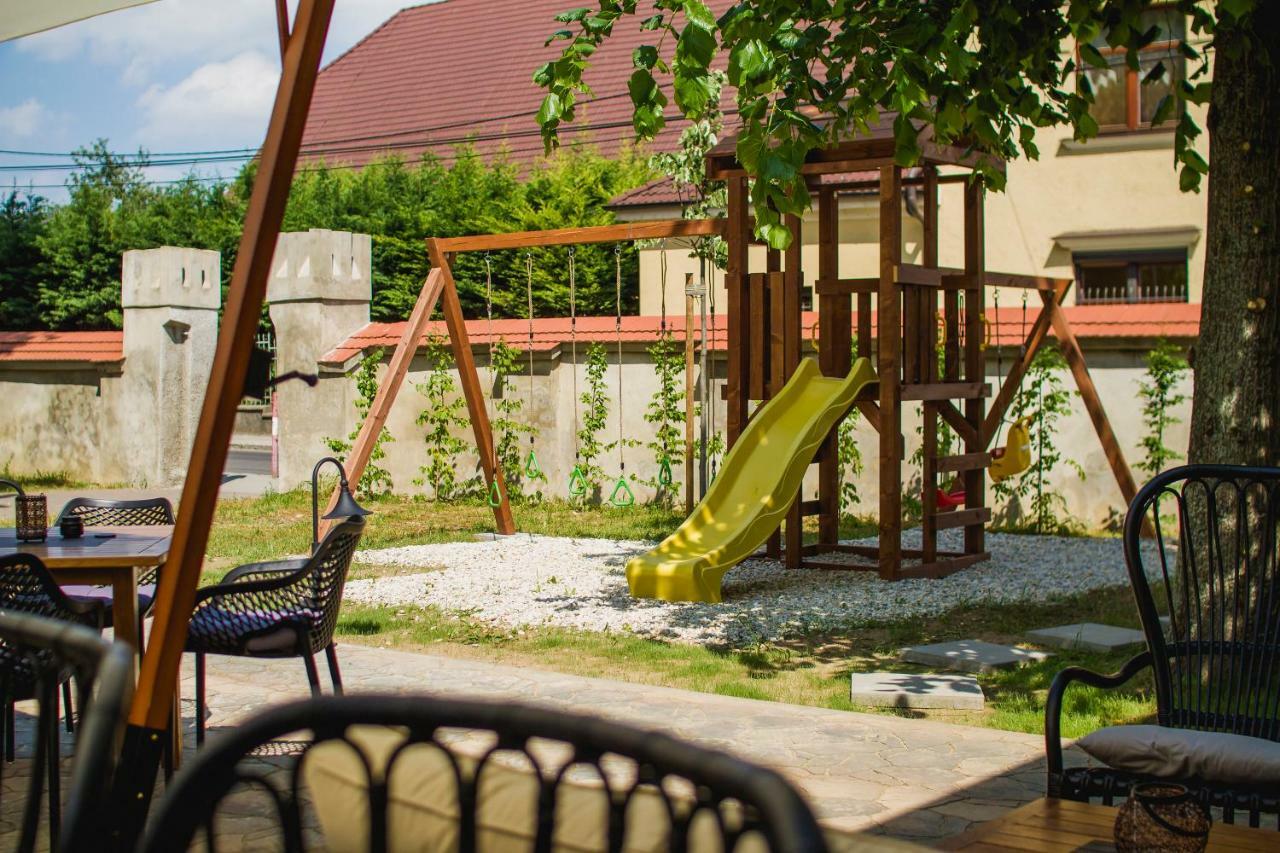 Penzión Kúria Nové Mesto nad Váhom Exterior foto